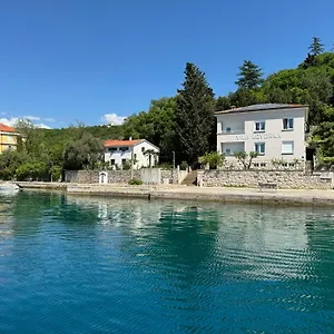 https://villa-lovorka-by-villa-eva.primorje-gorskikotar.com